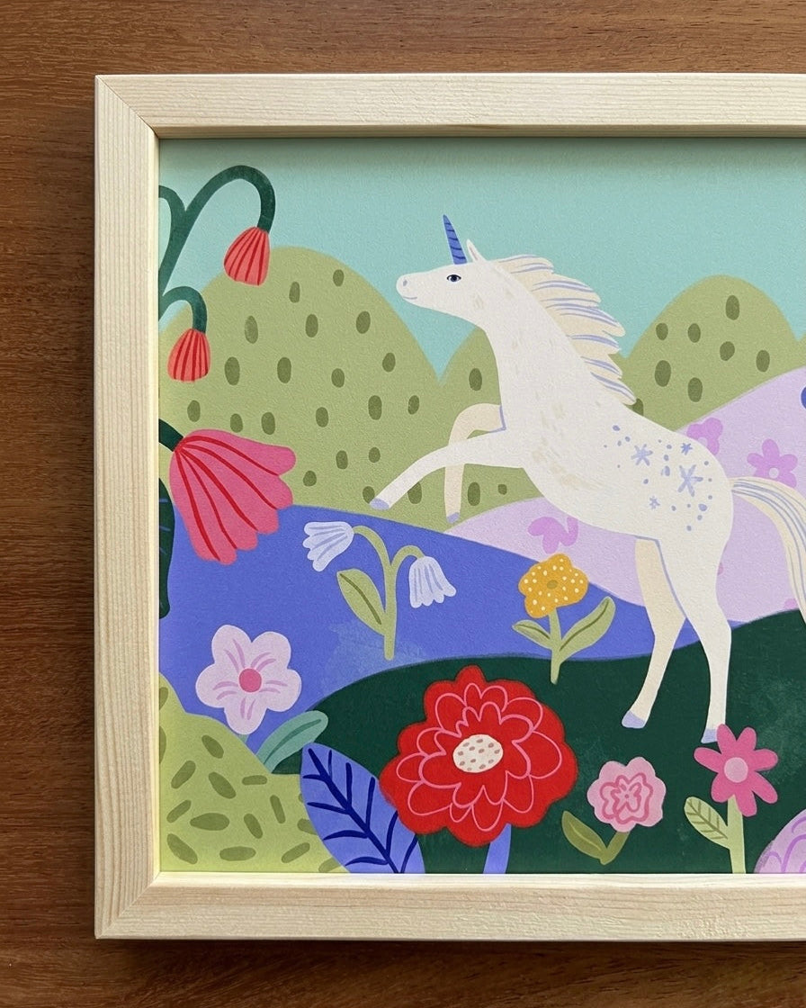 Unicorn In Bloom Çerçeveli Poster