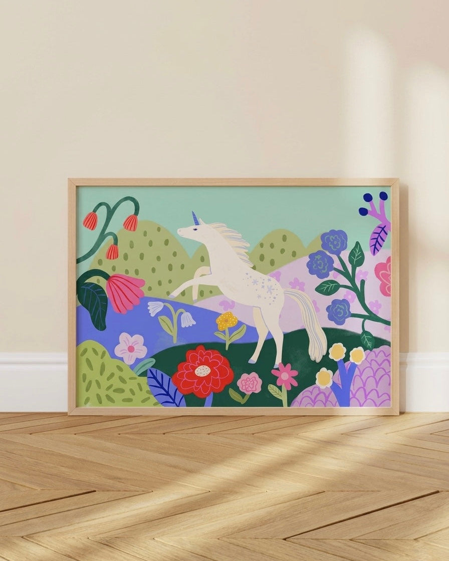 Unicorn In Bloom Çerçeveli Poster